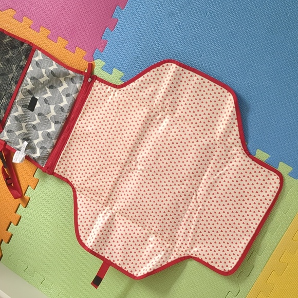 Skip Hop Pronto Changing Station mat-to-go ❤️🖤 - Picture 3 of 5